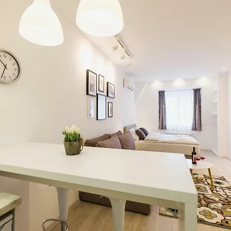 Hana Lux Apartment *